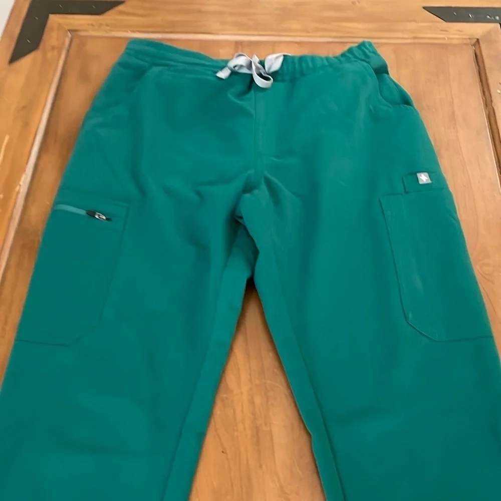 FIGS Technical Collection Pants Size Small
